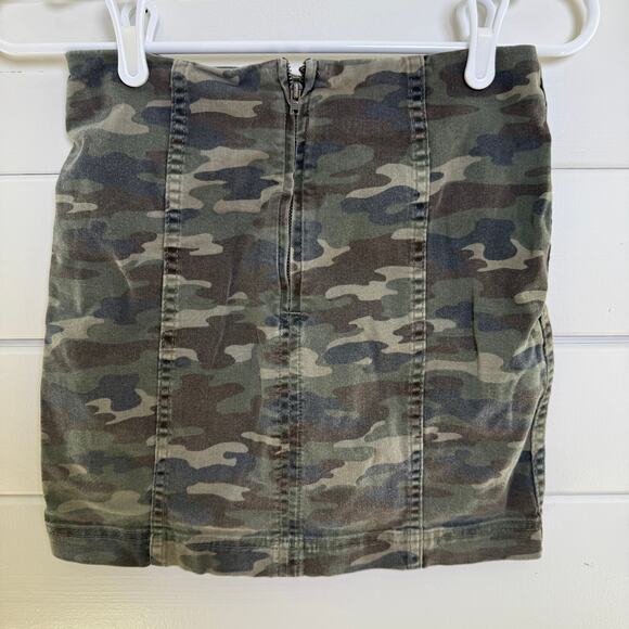 Free People Camo Skirt Womens Size 2 Green Denim High Waisted - Picture 3 of 9